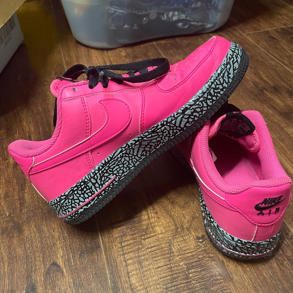 4.5Y neon pink Nike forces